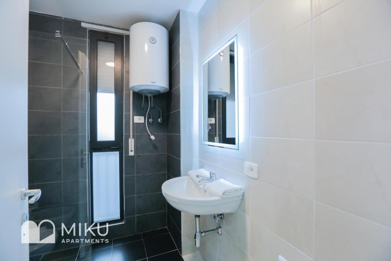 Miku Apartment - Glamorous 1Bedroom Apartment At Olympic Residence Tirana Bagian luar foto