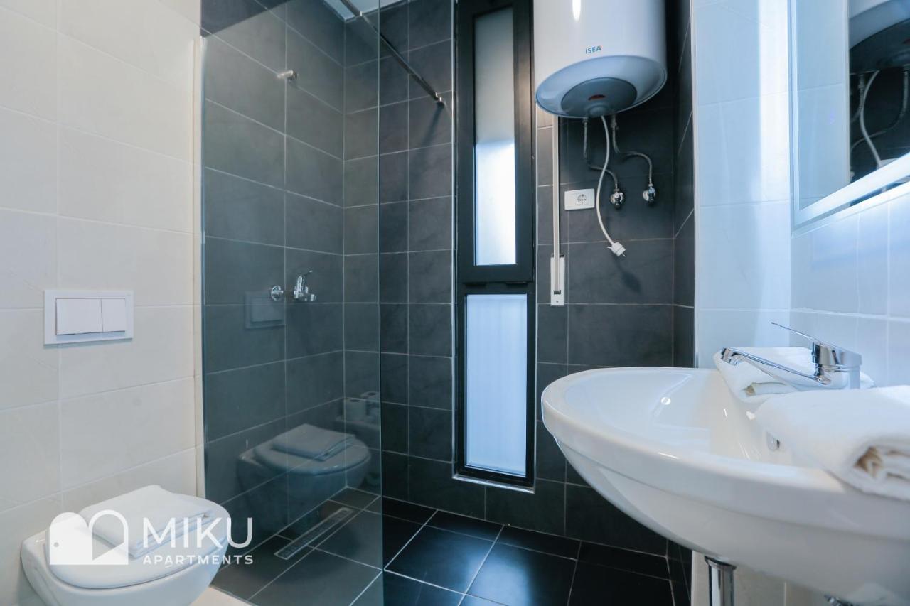 Miku Apartment - Glamorous 1Bedroom Apartment At Olympic Residence Tirana Bagian luar foto