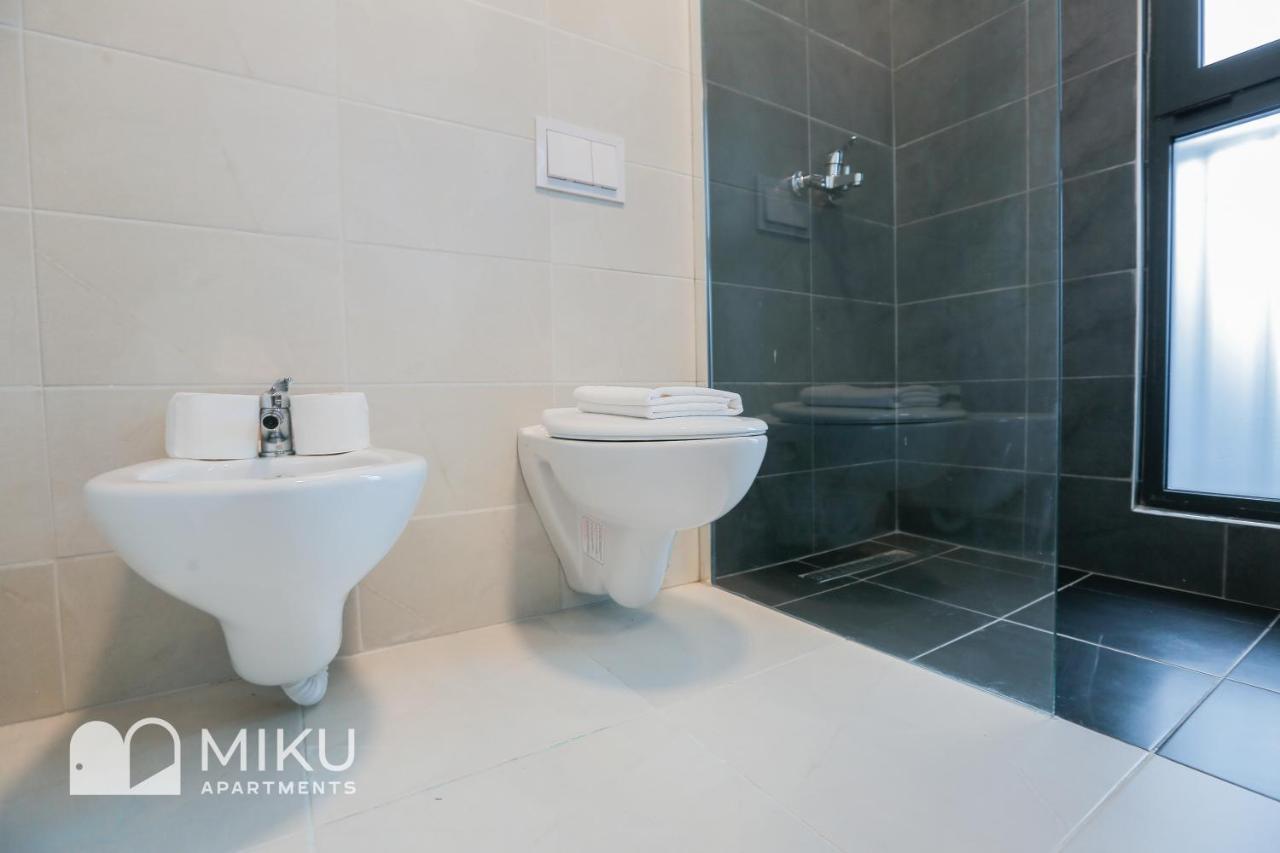 Miku Apartment - Glamorous 1Bedroom Apartment At Olympic Residence Tirana Bagian luar foto