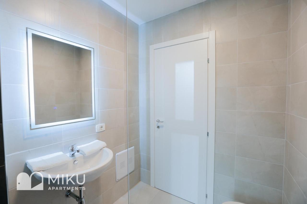 Miku Apartment - Glamorous 1Bedroom Apartment At Olympic Residence Tirana Bagian luar foto